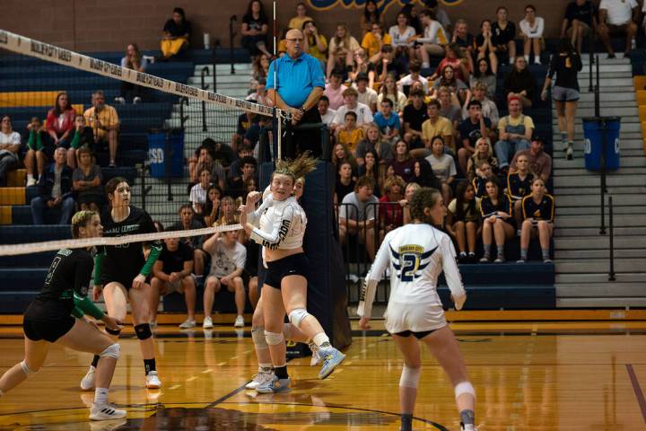 (Jamie Jane/Boulder City Review) Boulder City High School senior Julianna Luebke, center, conti ...