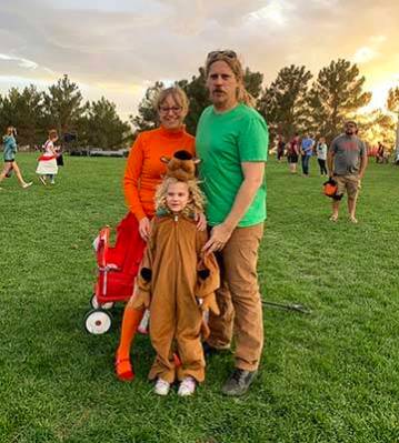 (Anisa Buttar/ Boulder City Review) The Manninen family shows off their Halloween costumes at V ...