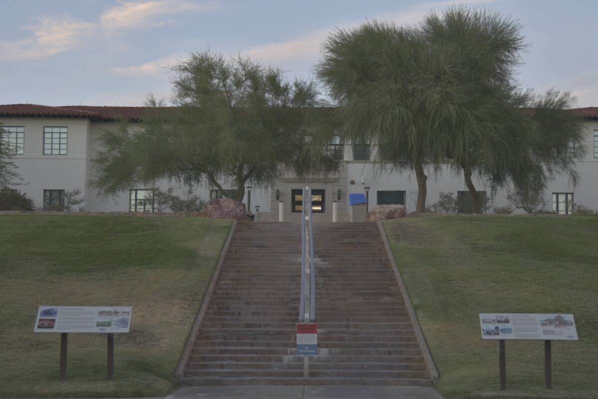 (Jimmy Romo/Boulder City Review) The lawn in front of the Bureau of Reclamation's administrati ...