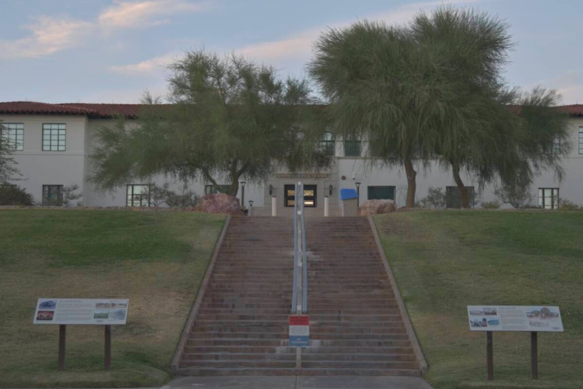 (Jimmy Romo/Boulder City Review) The lawn in front of the Bureau of Reclamation's administrati ...