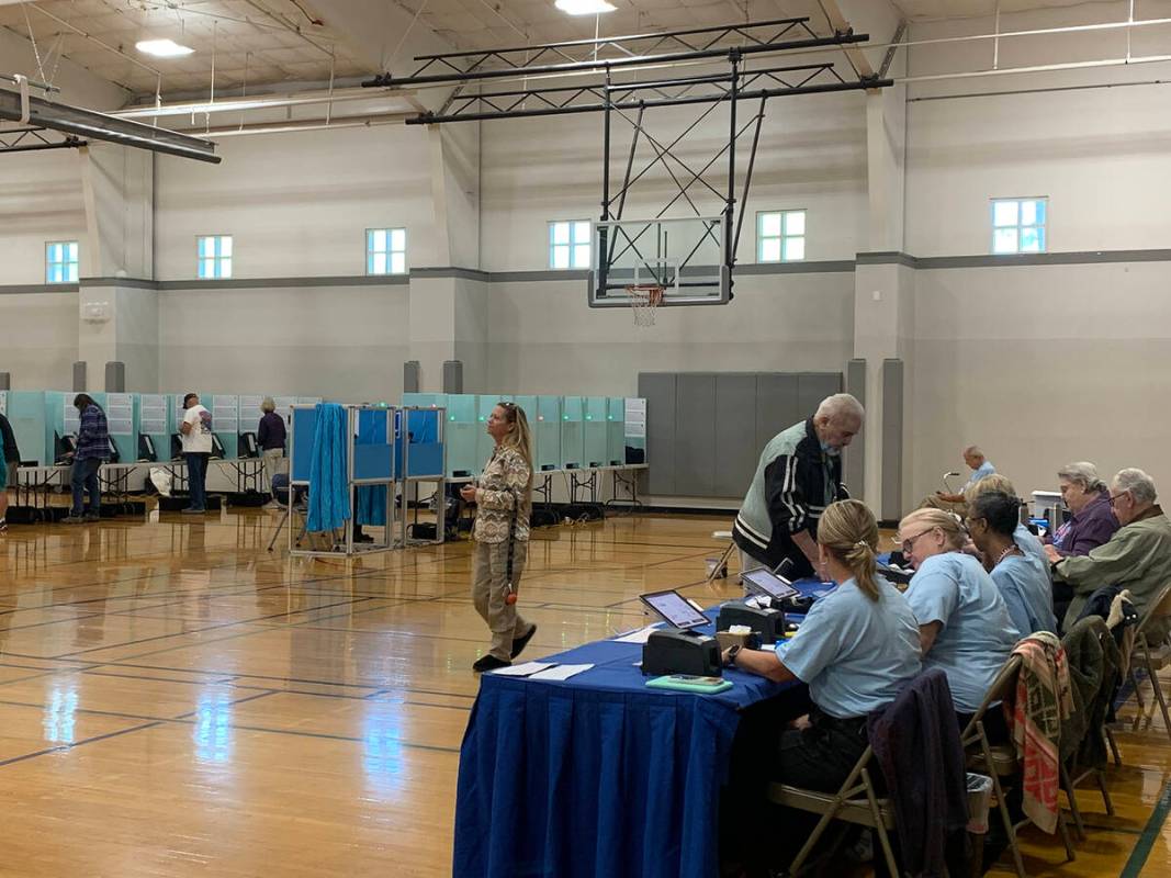 (Hali Bernstein Saylor/Boulder City Review) A steady stream of voters cast their ballots at the ...