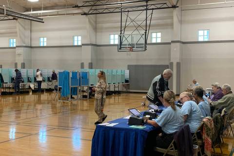 (Hali Bernstein Saylor/Boulder City Review) A steady stream of voters cast their ballots at the ...