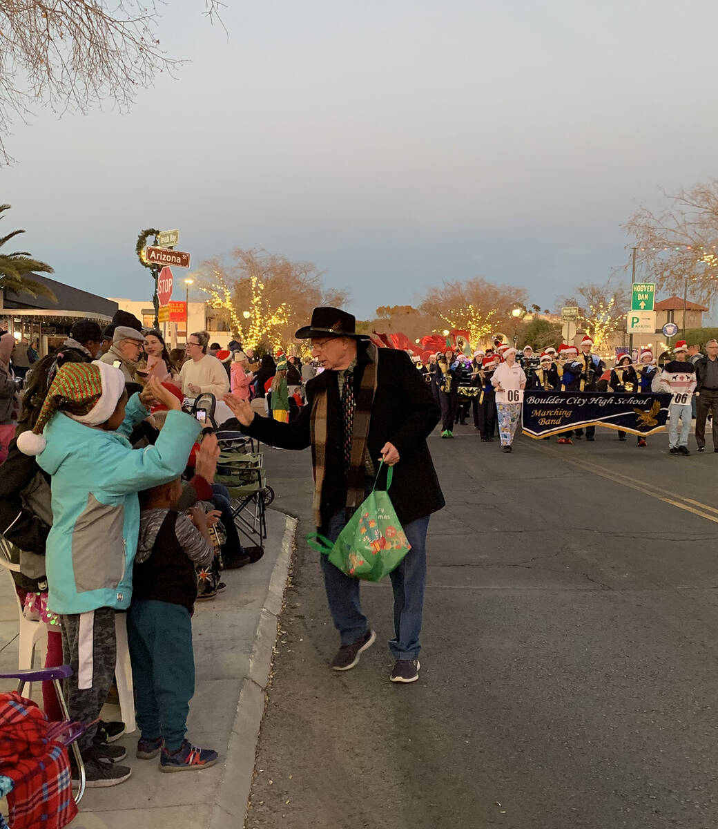 (Hali Bernstein Saylor/Boulder City Review) Mayor Joe Hardy passes out holiday treats to those ...