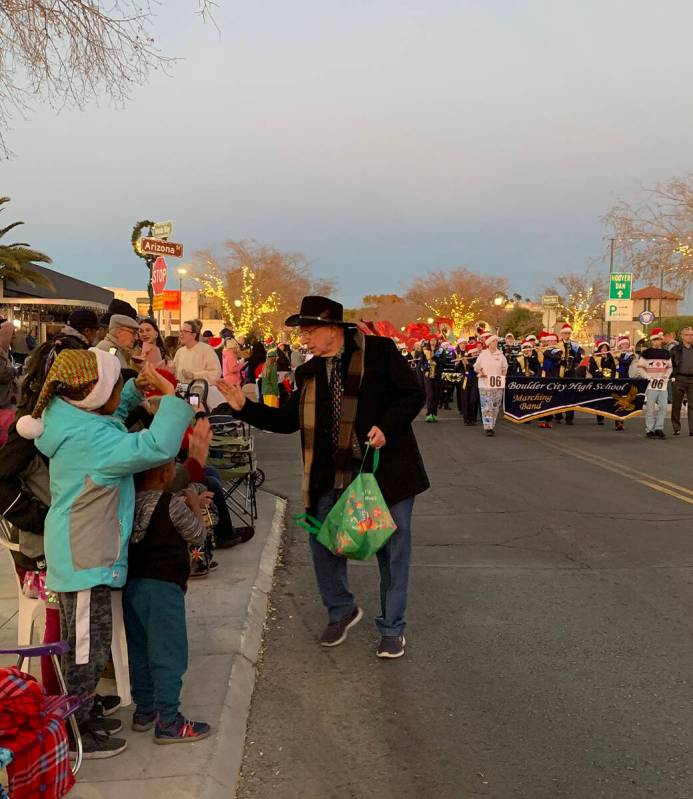 (Hali Bernstein Saylor/Boulder City Review) Mayor Joe Hardy passes out holiday treats to those ...