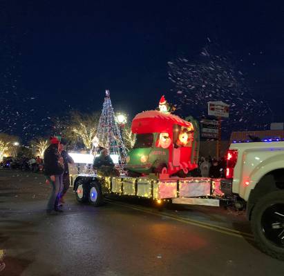 (Hali Bernstein Saylor/Boulder City Review) Snow flurries accompanied this float from Boulder C ...