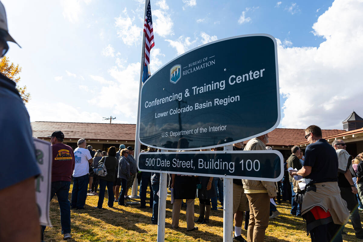 (Chase Stevens/Las Vegas Review-Journal) People arrive for an open house public meeting at the ...