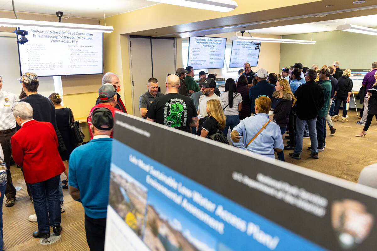 (Chase Stevens/Las Vegas Review-Journal) People attend an open house public meeting for the Su ...