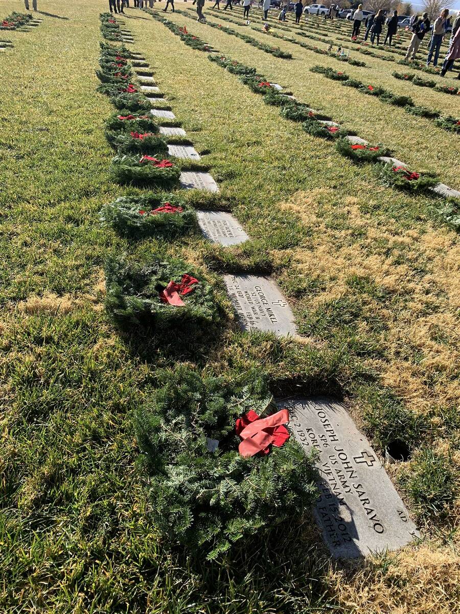 (Hali Bernstein Saylor/Boulder City Review) Nearly 10,000 wreaths were placed at veterans&#x201 ...