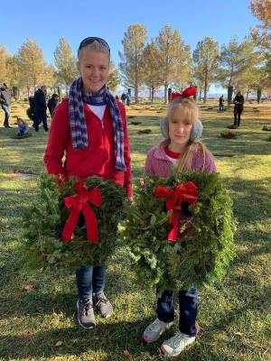 (Hali Bernstein Saylor/Boulder City Review) Sisters Abigayil Lundy, left, and Hosanna Lundy of ...