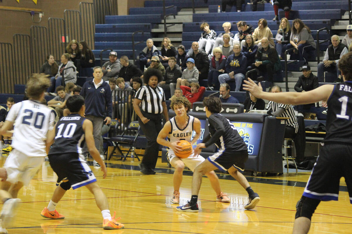(Boulder City Review file photo) Bruce Woodbury, center, seen in action Jan. 24, led all scorer ...