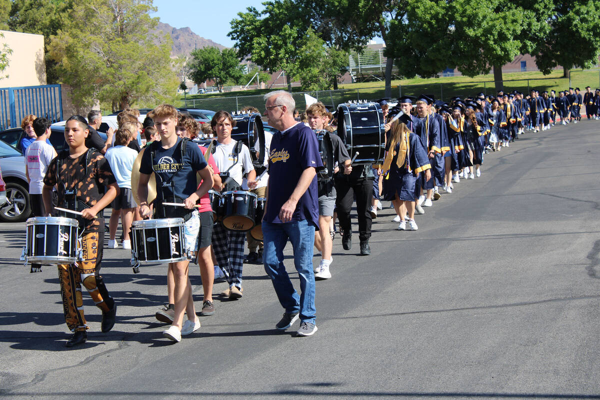 Ron Eland/Boulder City Review Faculty and students from Garrett Junior High greeted the high sc ...