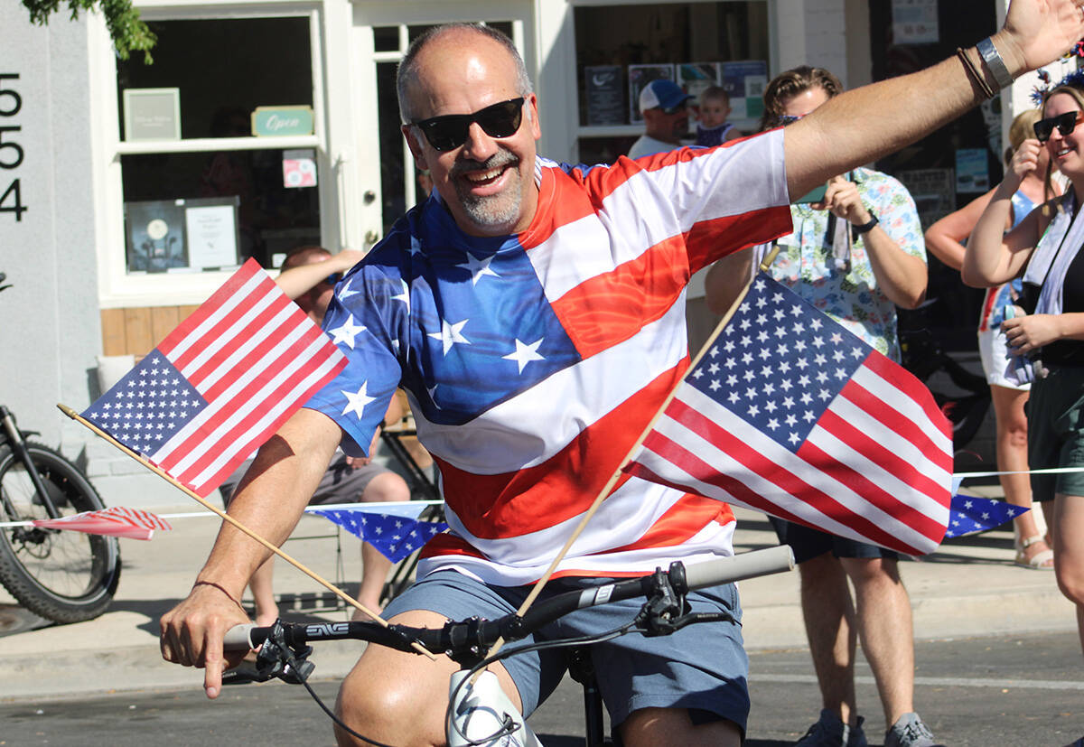 Ron Eland/Boulder City Review Bret Runion waves to the crowd as he rode the parade route. He wo ...