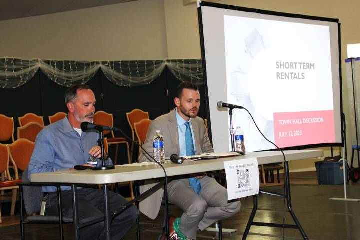 Ron Eland/Boulder City Review Community Development Director Michael Mays, left, and City Manag ...