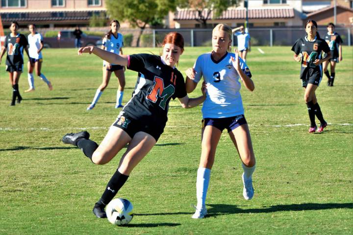 Robert Vendettoli/Boulder City Review Sophomore Bryelle Young (9) wrestles with her opponent fo ...