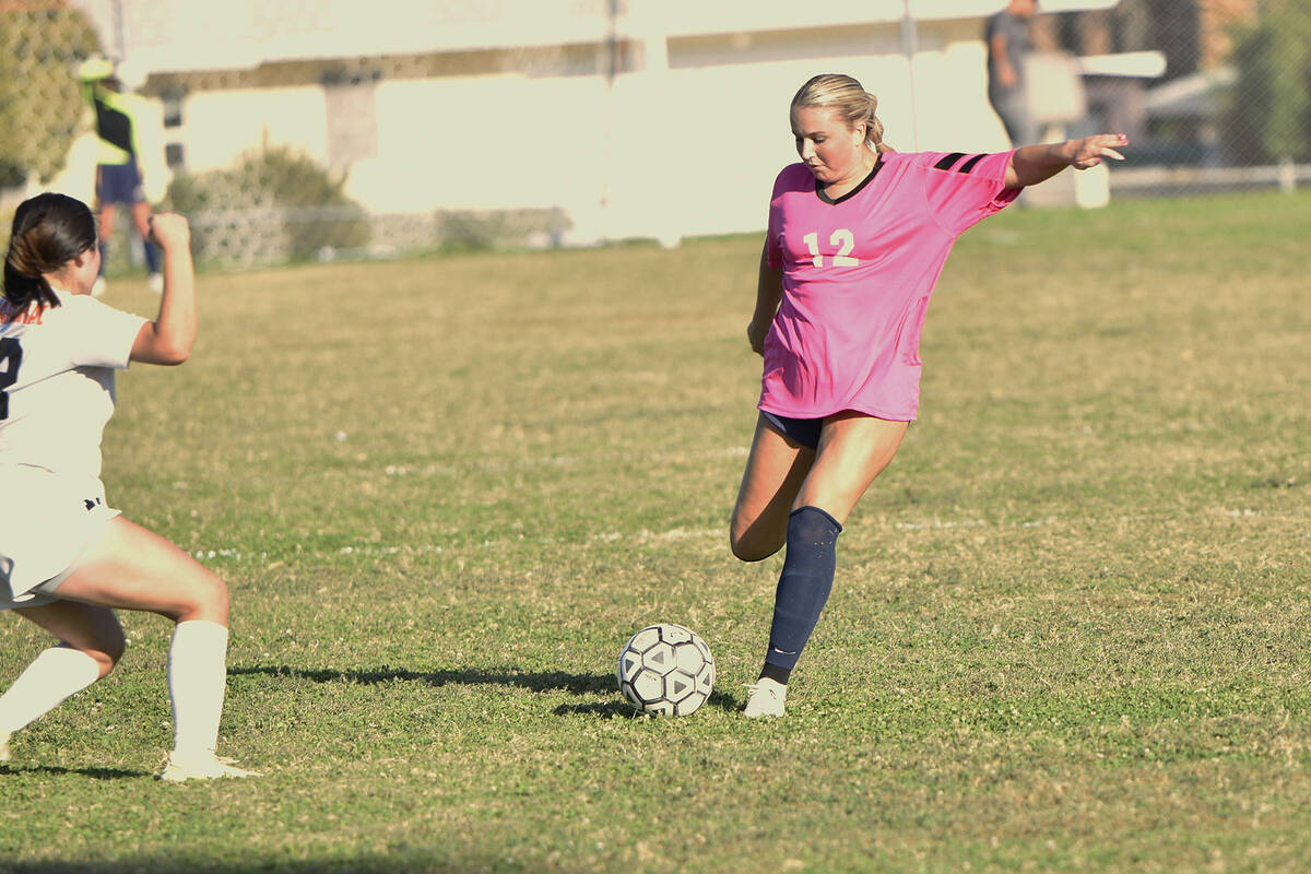 Robert Vendettoli/Boulder City Review Sophomore Peyton Arboreen moves the ball up field against ...