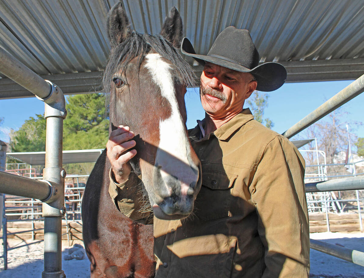 Ron Eland/Boulder City Review Boulder City police officer Scott Pastore tends to his mounted p ...