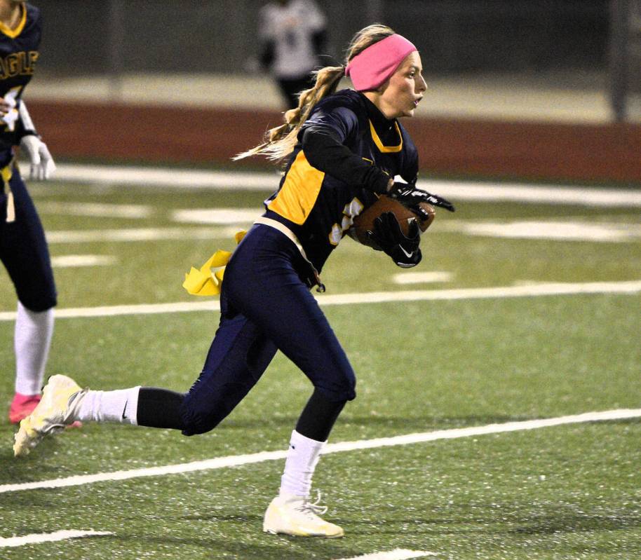 Robert Vendettoli/Boulder City Review Senior Izabel Rehrer rushes up the middle against SLAM Ac ...