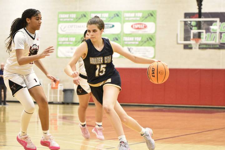 Robert Vendettoli/Boulder City Review Junior Sophia Muelrath drives past a SLAM Academy defende ...