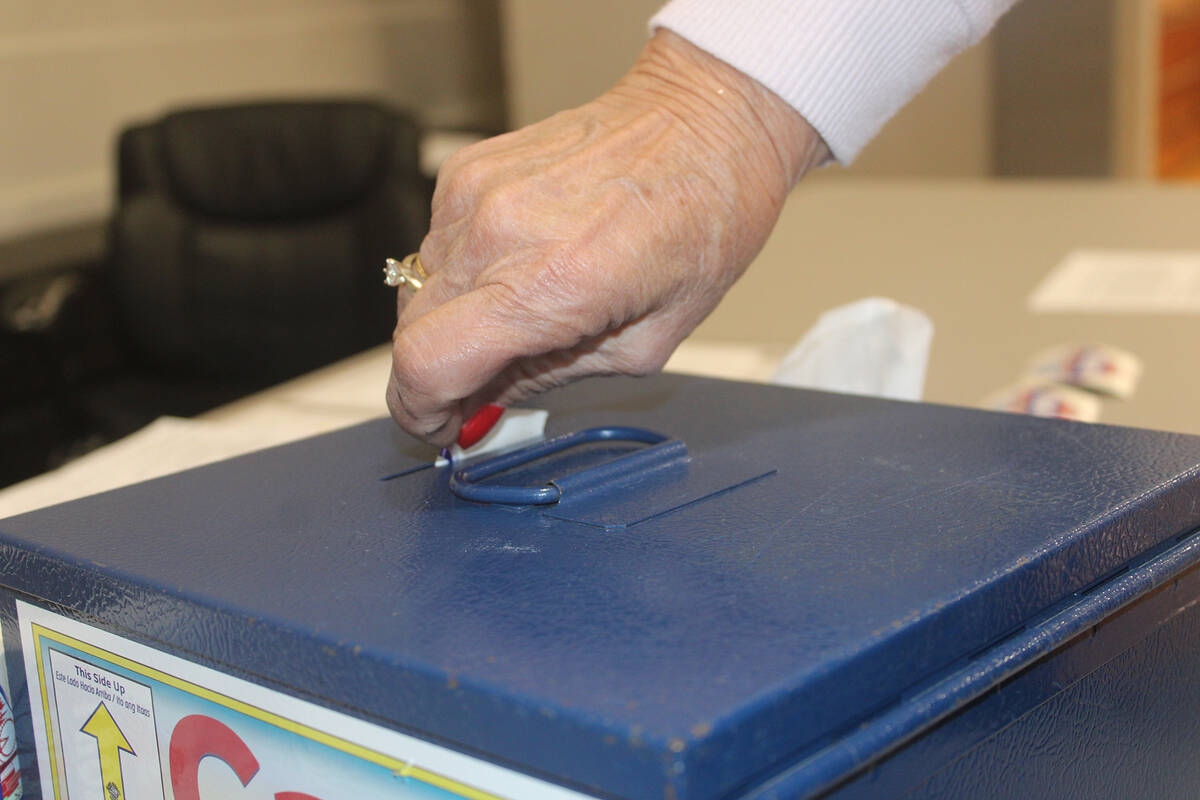 Ron Eland/Boulder City Review An election official demonstrates the use of the ballot box durin ...