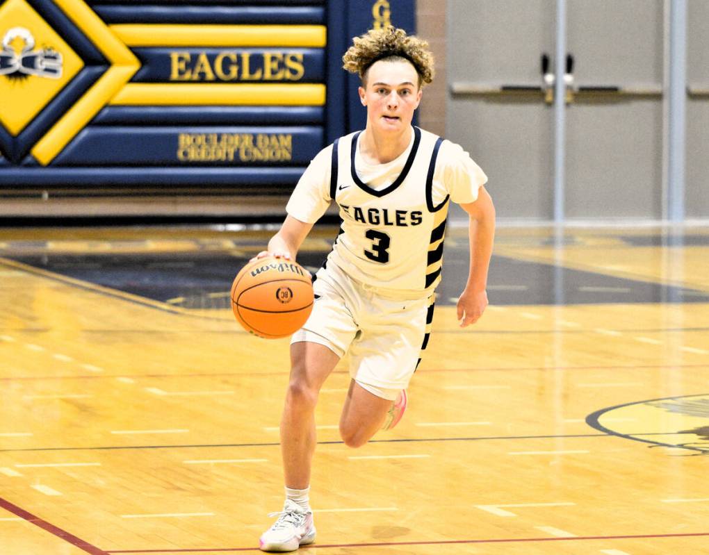 Robert Vendettoli/Boulder City Review Junior Sean Pendleton brings the ball up court against Vi ...