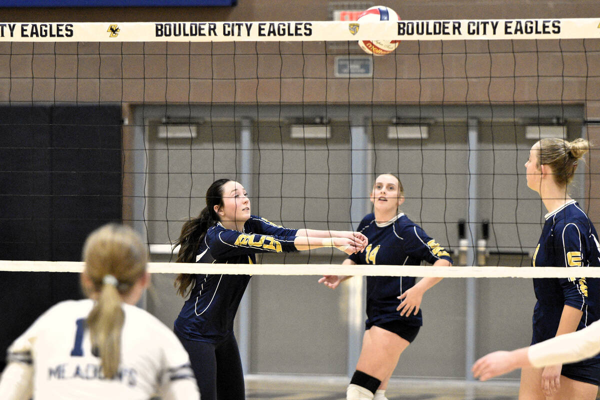 Robert Vendettoli/Boulder City Review Senior Lily Mackey receives the ball against The Meadows ...