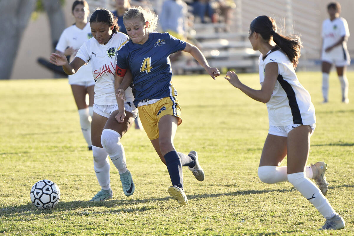 Robert Vendettoli/Boulder City Review Making her way past the defense, senior Makayla Nelson (4 ...