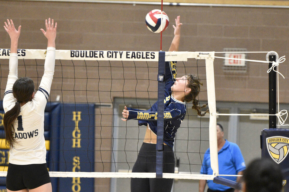 Robert Vendettoli/Boulder City Review Senior outside hitter Sophia Kelso throws down a kill aga ...