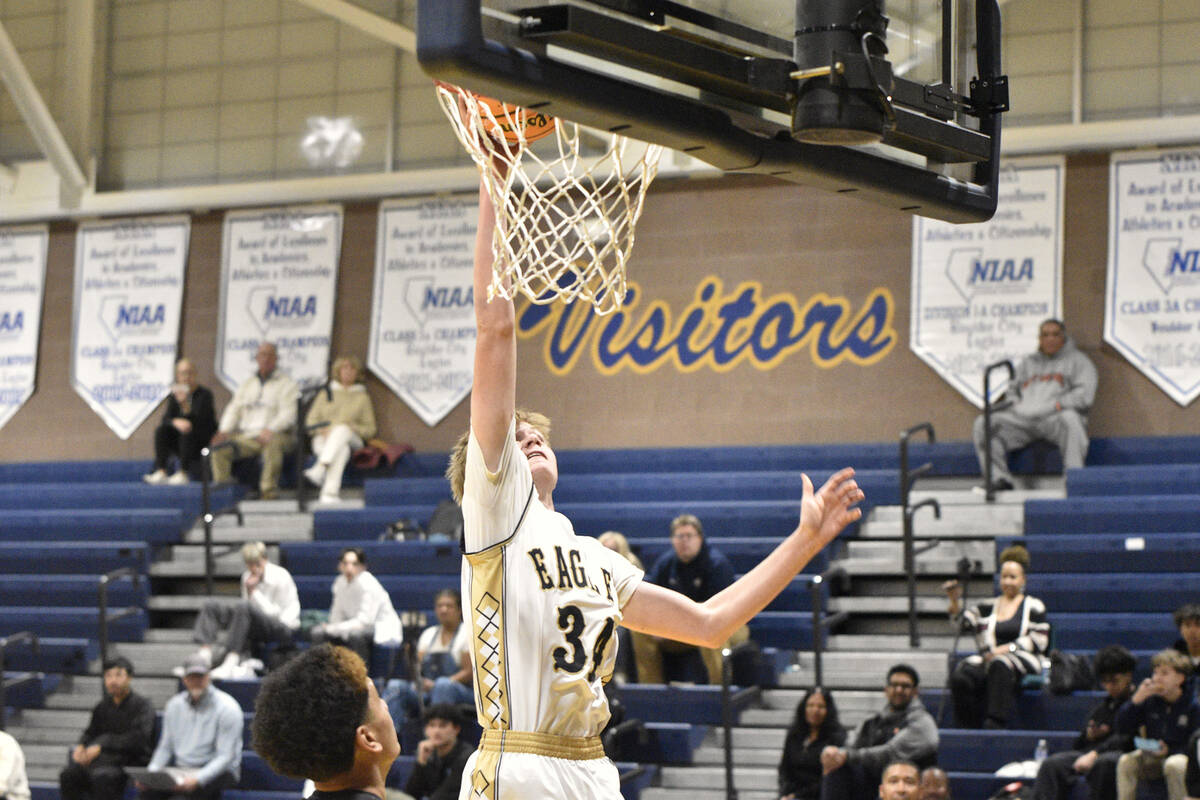 Robert Vendettoli/Boulder City Review Branch Danko goes up for a layup against Sloan Canyon on ...