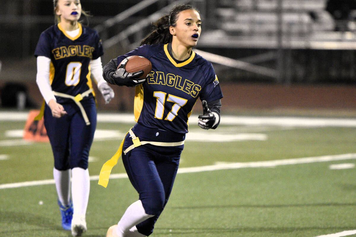 Robert Vendettoli/Boulder City Review Sancha Jenas-Keogh rushes toward the end zone against Dor ...