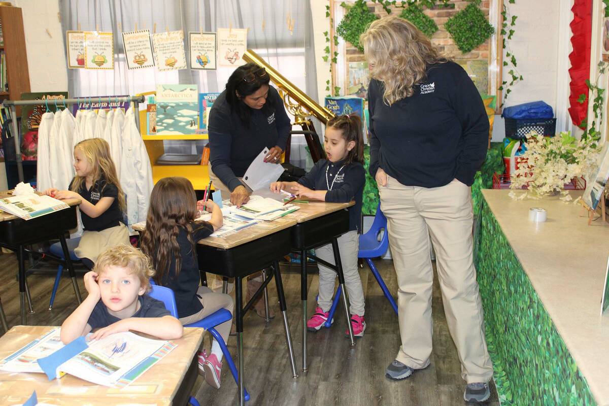 Ron Eland/Boulder City review Science teacher Debra Dennill discusses with her class about rain ...