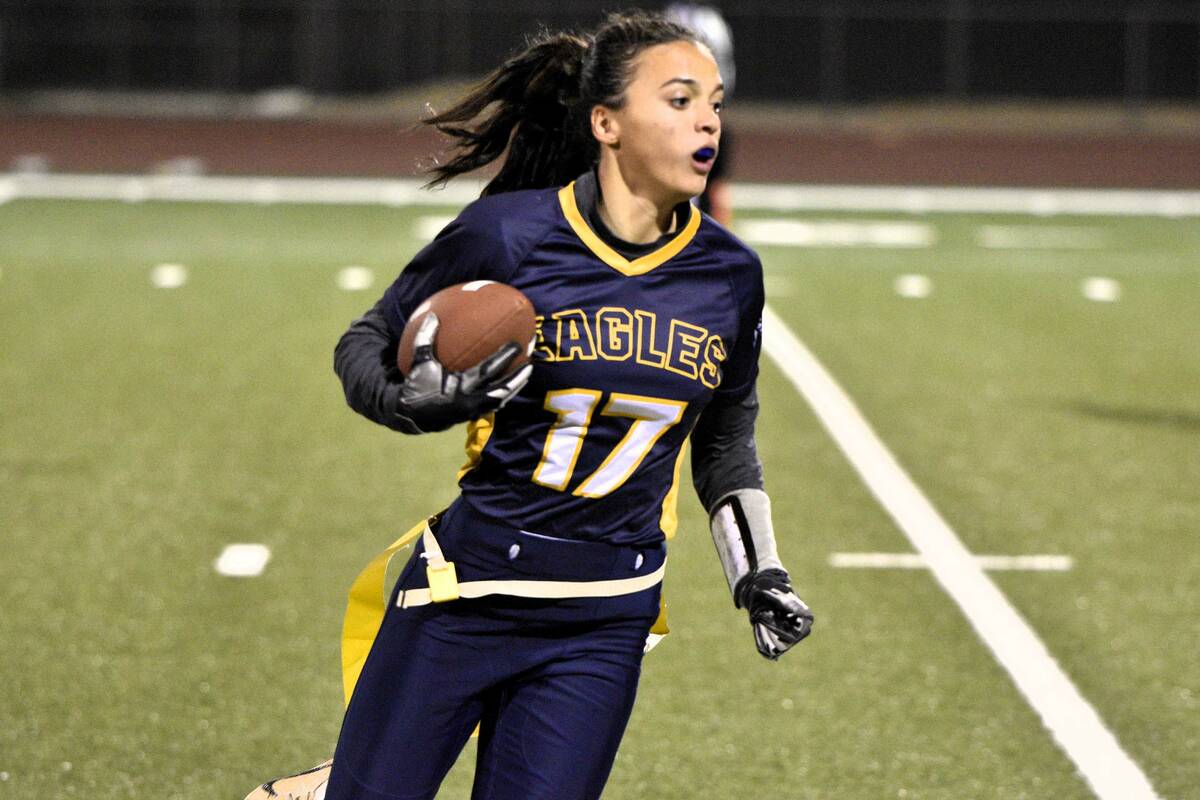 Robert Verndettoli/Boulder City Review Sancha Jenas-Keogh rushes up field against Eldorado on J ...