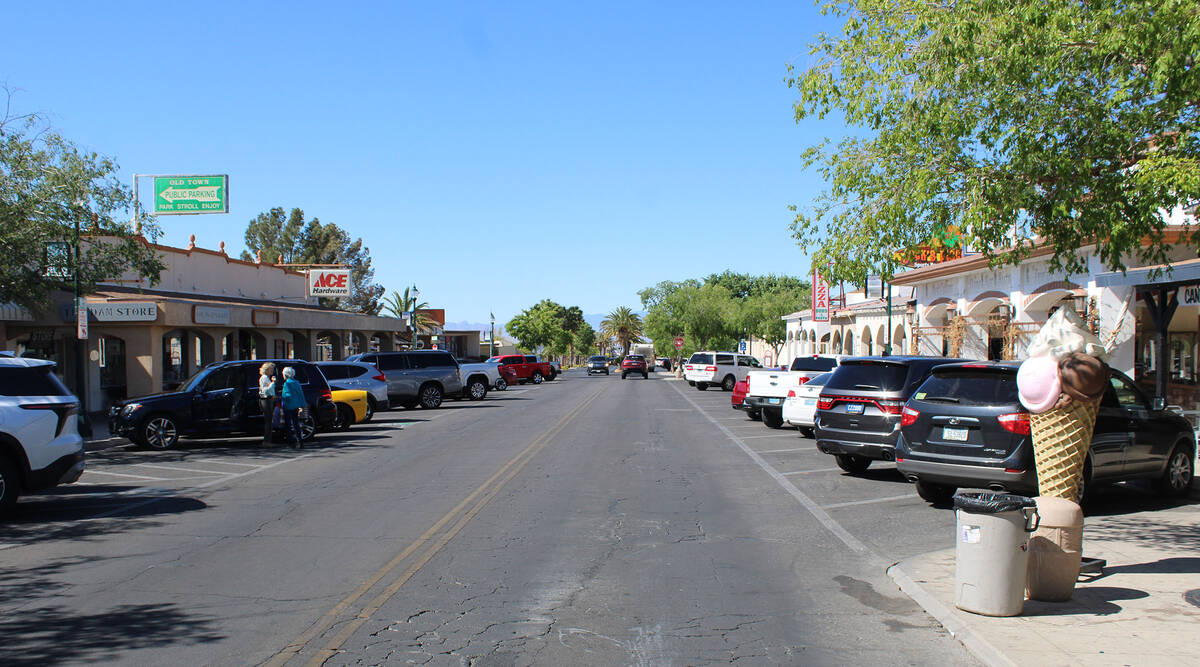Ron Eland/Boulder City Review The parking reconfiguration and sidewalk widening project is slat ...