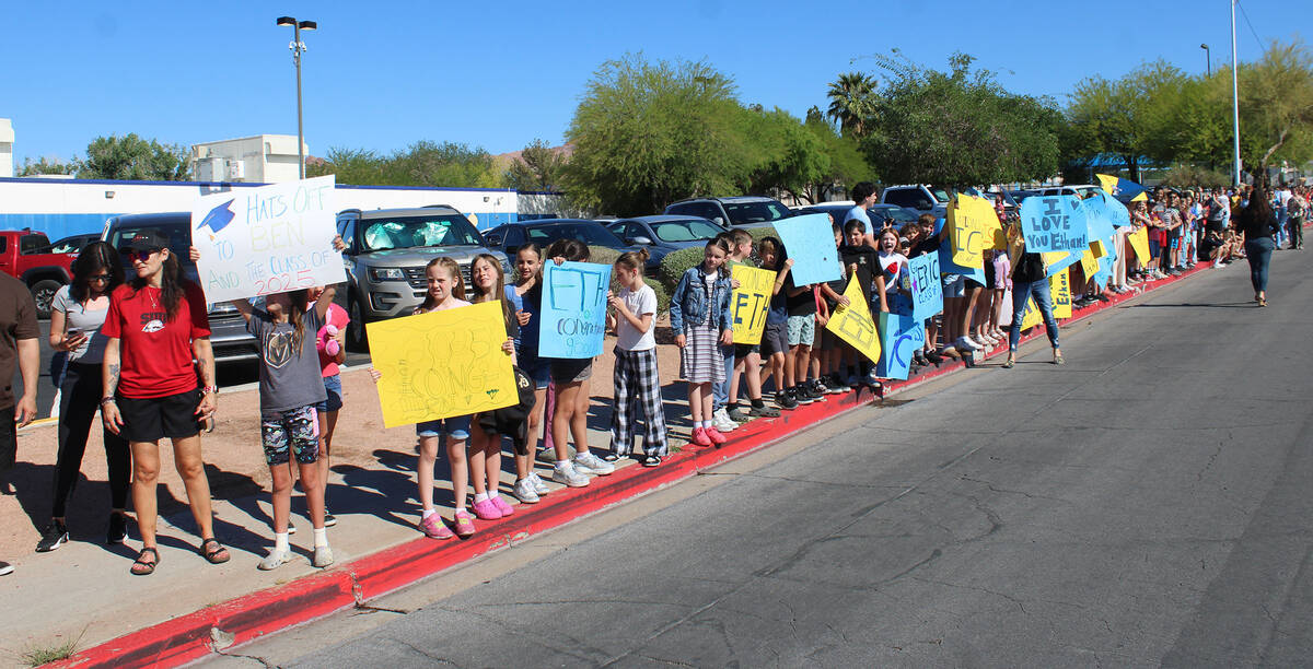 Ron Eland/Boulder City Review Students from King Elementary greeted the seniors with homemade s ...