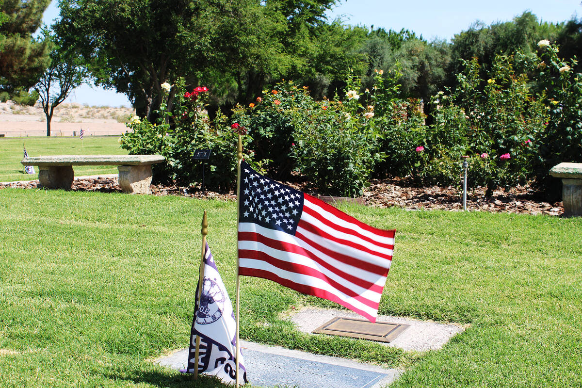 Ron Eland/Boulder City Review American Legion Post 31 placed flags at the graves of veterans at ...