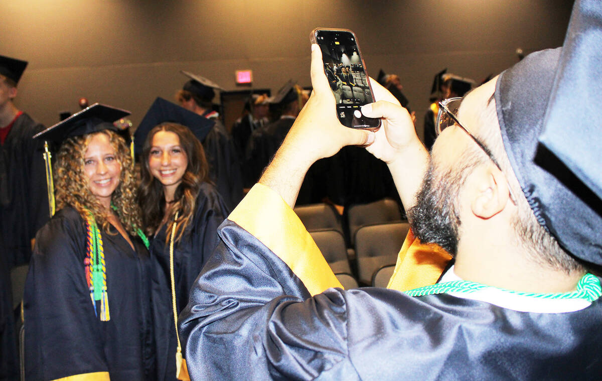 Ron Eland/Boulder City Review Wrycin Bell gets a quick photo of classmates Teagan Weber and Abi ...