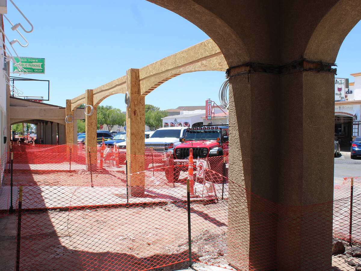 Ron Eland/Boulder City Review Work continues on porticos being built near the corner of Nevada ...