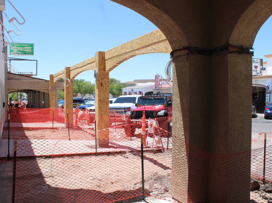 Ron Eland/Boulder City Review Work continues on porticos being built near the corner of Nevada ...
