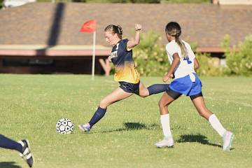 Robert Vendettoli/Boulder City Review Getting the ball out of their territory, Leo Williams dri ...