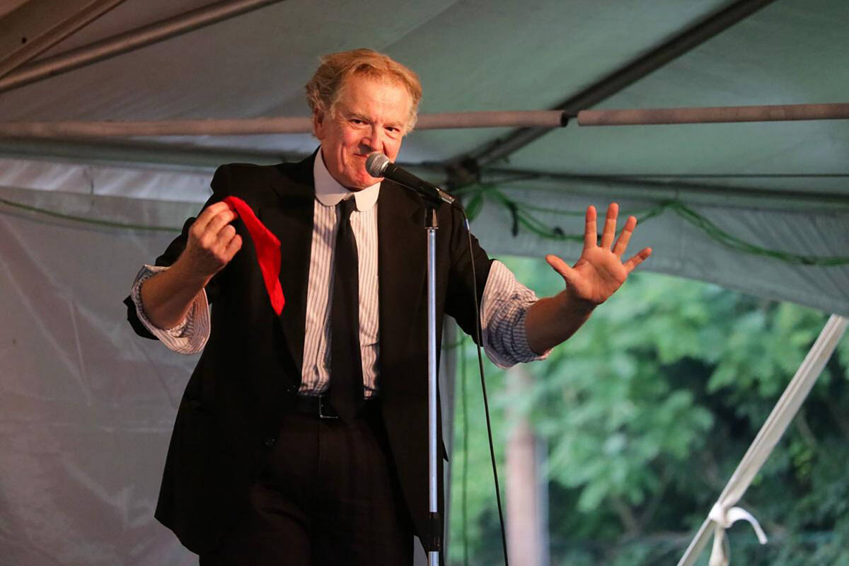 Larry Bounds as Harry Houdini.