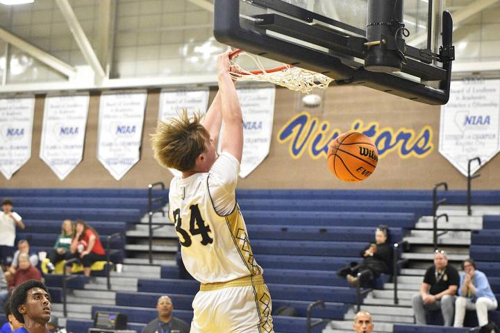 Robert Vendettoli/Boulder City Review Eagles star forward Branch Danko goes up for a slam dunk ...