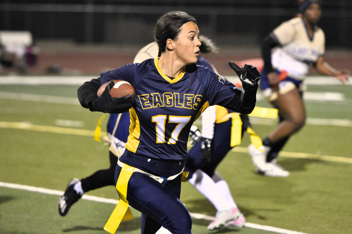 Robert Vendettoli/Boulder City Review Star running back Sancha Jenas-Keogh runs the ball upfiel ...