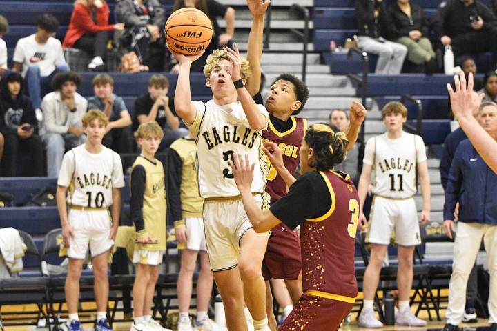 Robert Vendettoli/Boulder City Review Boulder City guard Tyler Bradshaw goes up for a layup aga ...