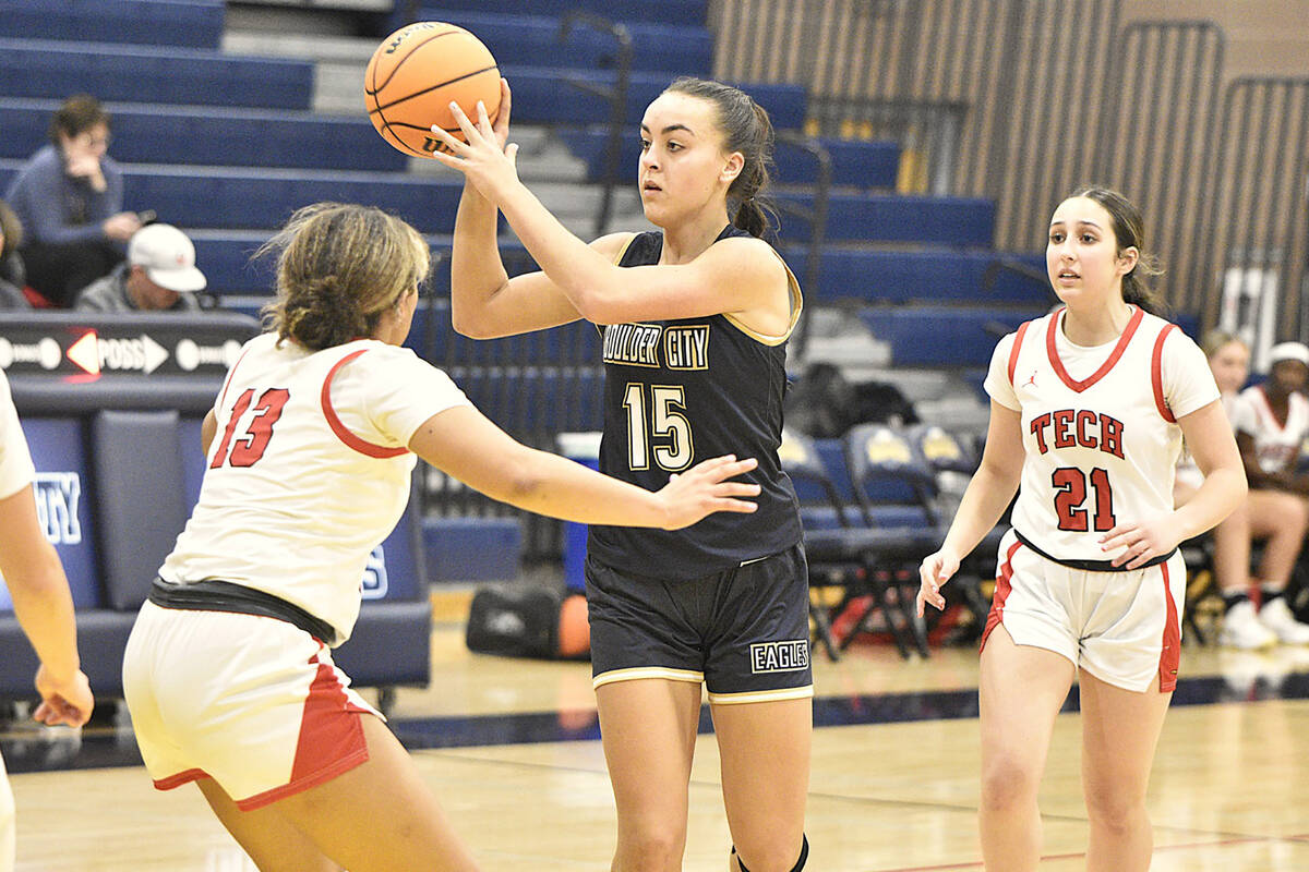 Robert Vendettoli/Boulder City Review Kyra Stevens makes a pass inside against Tech on Dec. 20 ...