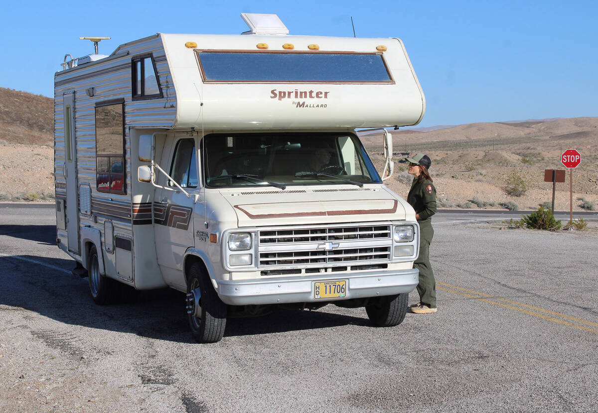 Ron Eland/Boulder City Review Ranger Kathryn Vollinger talks with one of the first visitors to ...