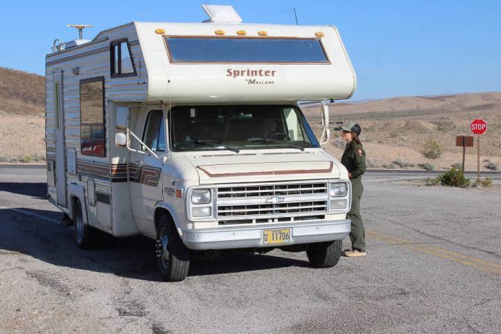 Ron Eland/Boulder City Review Ranger Kathryn Vollinger talks with one of the first visitors to ...