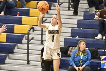 Robert Vendettoli/Boulder City Review Boulder City guard Rihanna Maza knocks down a three-point ...