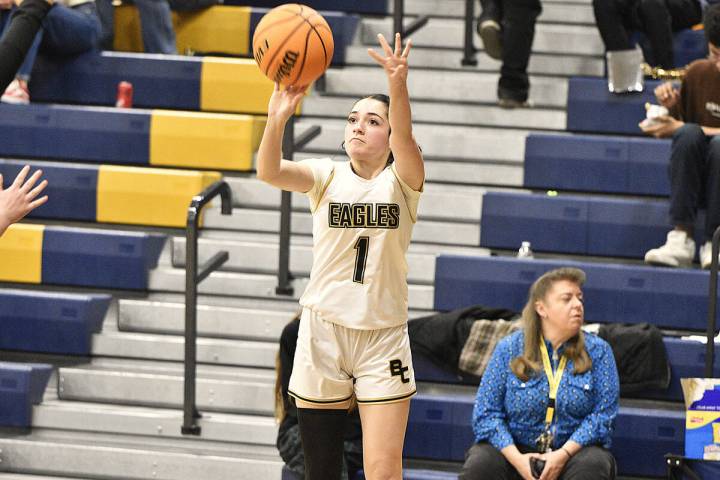 Robert Vendettoli/Boulder City Review Boulder City guard Rihanna Maza knocks down a three-point ...