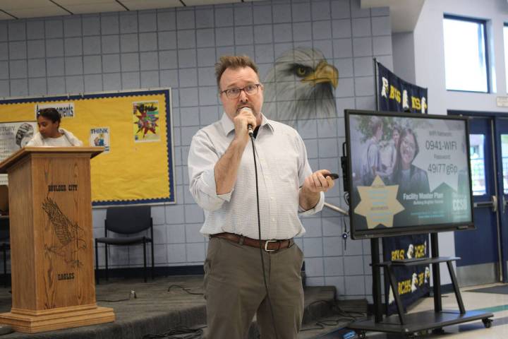 Ron Eland/Boulder City Review Paul Mills, of Cannon Design, led the discussion last Wednesday o ...