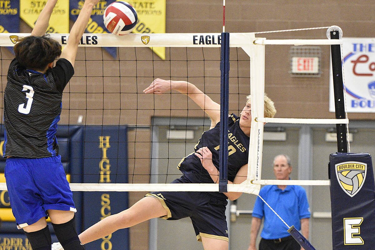 Robert Vendettoli/Boulder City Review Boulder City's Gibson Lamoreaux spikes the ball against C ...