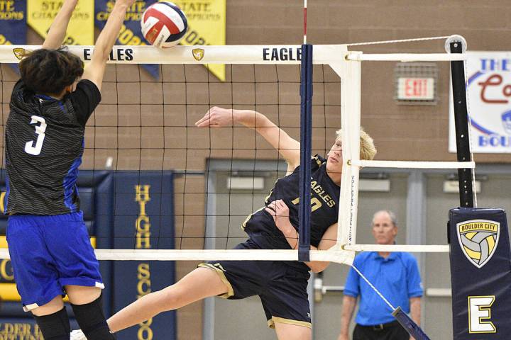 Robert Vendettoli/Boulder City Review Boulder City's Gibson Lamoreaux spikes the ball against C ...